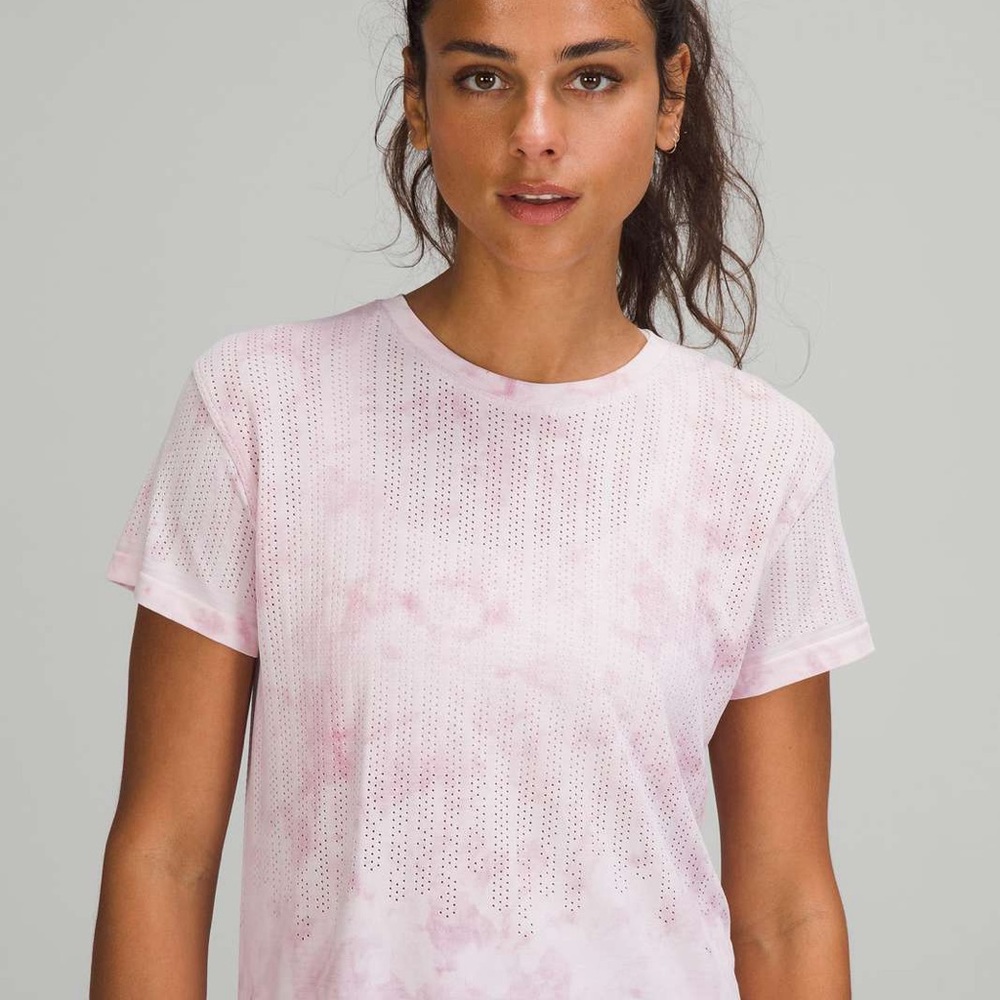 Lululemon Train to Be, short sleeves, beautiful pink cloud color size 6